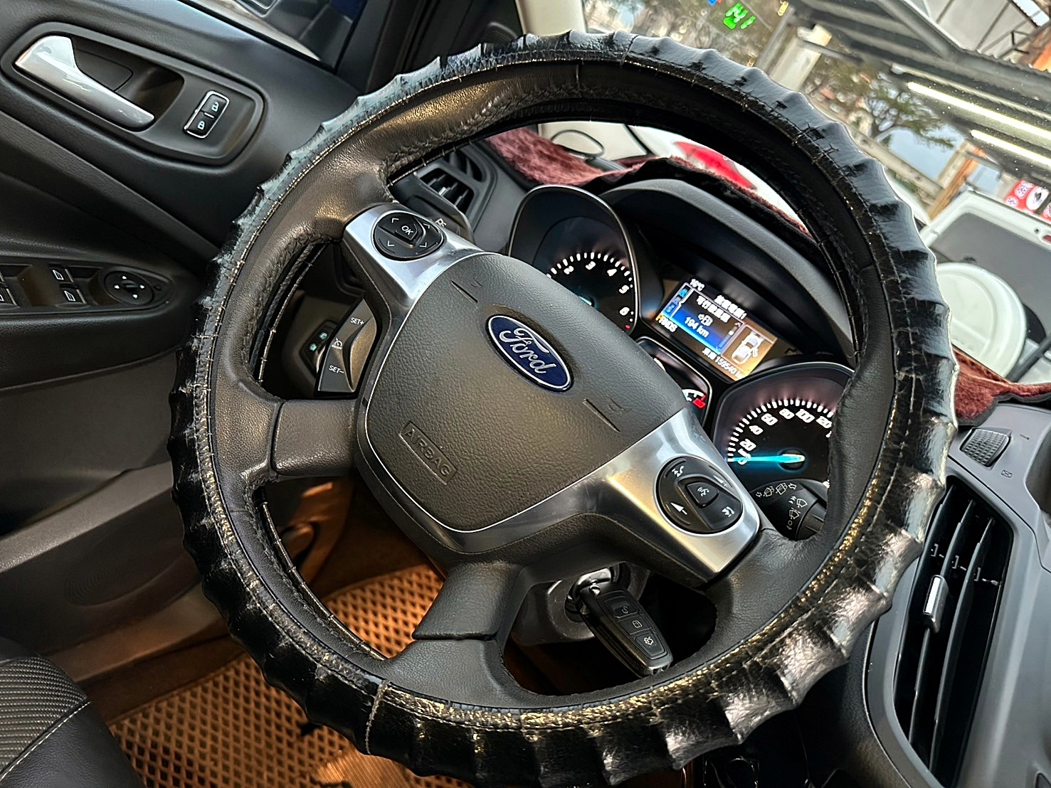LINE:goodcar888 2015年 Ford Kuga 1.5時尚型 新車價93萬 6速手自排 渦輪增壓  第7張相片