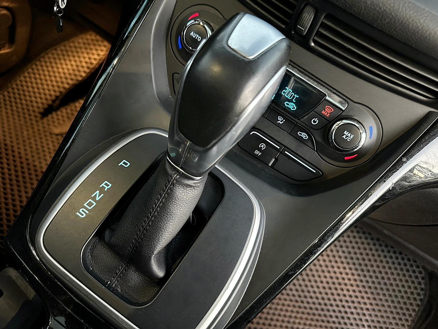 LINE:goodcar888 2015年 Ford Kuga 1.5時尚型 新車價93萬 6速手自排 渦輪增壓  第10張相片