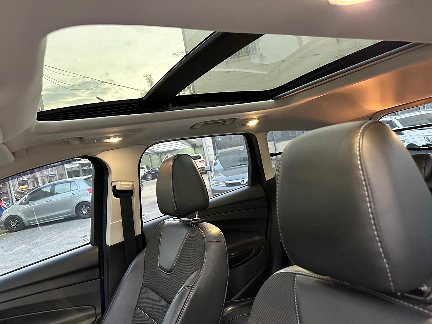 LINE:goodcar888 2015年 Ford Kuga 1.5時尚型 新車價93萬 6速手自排 渦輪增壓  第15張相片