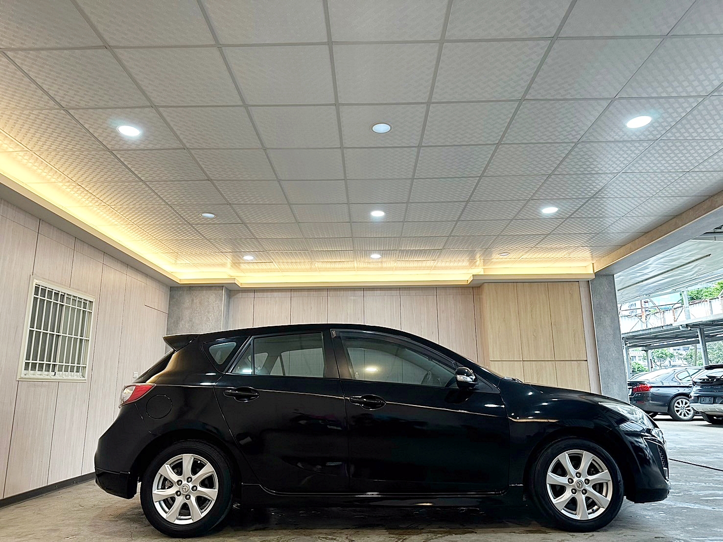 LINE:goodcar888 2012年 Mazda 3 5D 2.0型運動版 全台唯一 僅跑四萬 一年僅跑三千多  第4張相片