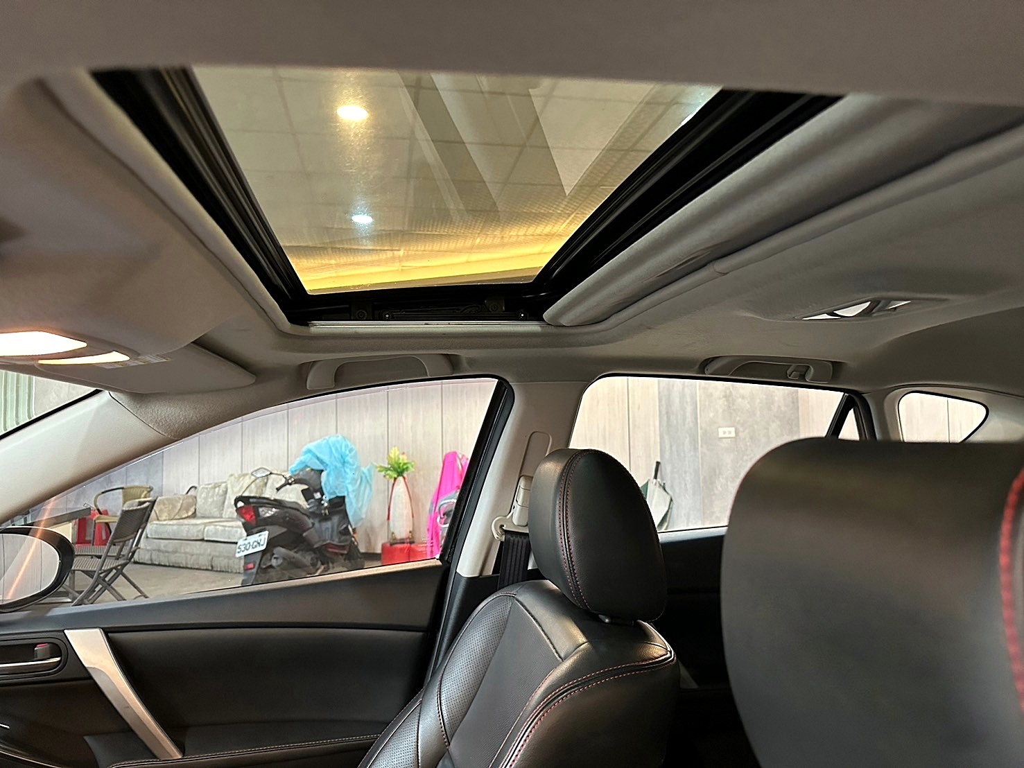 LINE:goodcar888 2012年 Mazda 3 5D 2.0型運動版 全台唯一 僅跑四萬 一年僅跑三千多  第5張相片