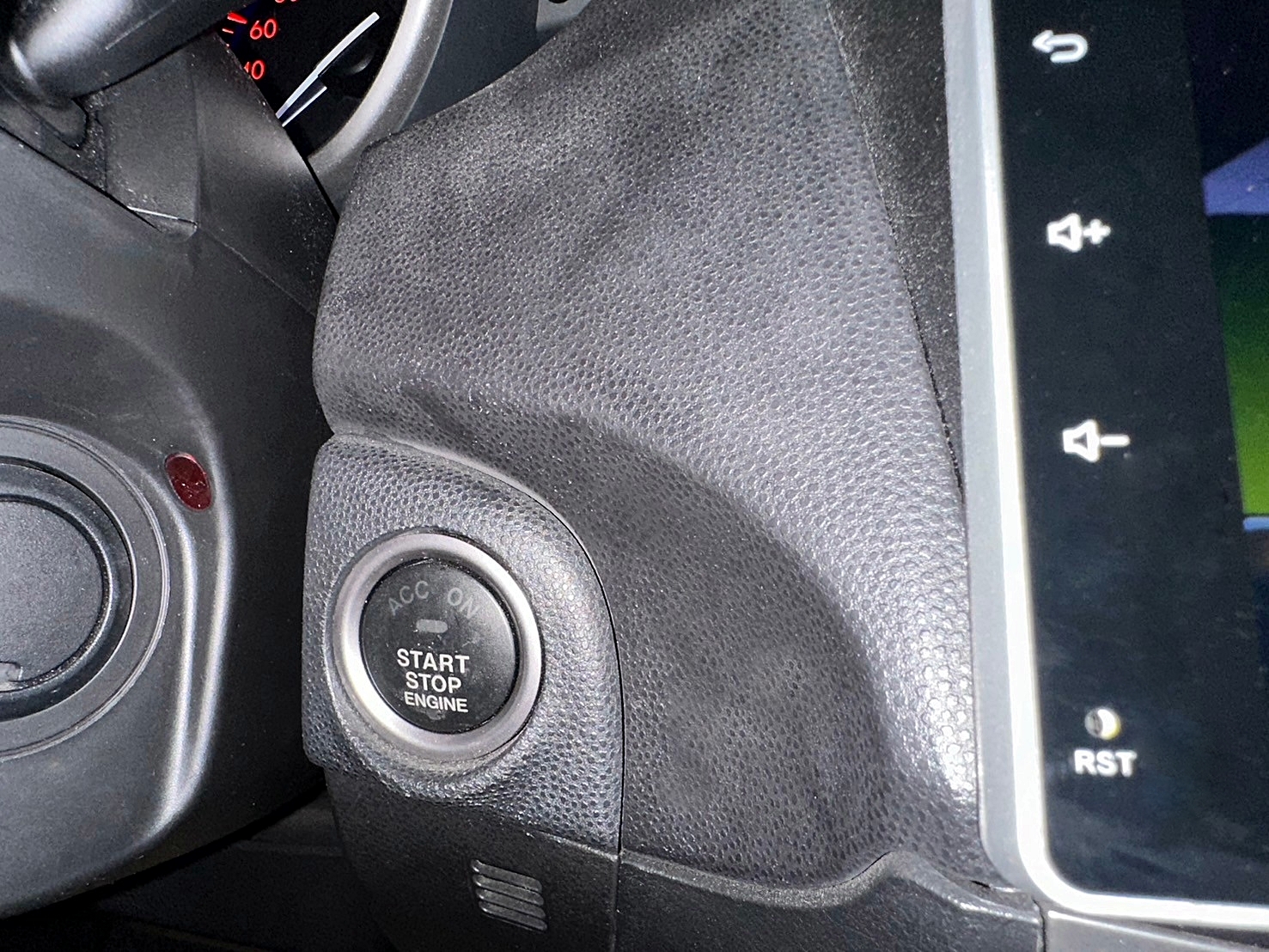 LINE:goodcar888 2012年 Mazda 3 5D 2.0型運動版 全台唯一 僅跑四萬 一年僅跑三千多  第9張相片