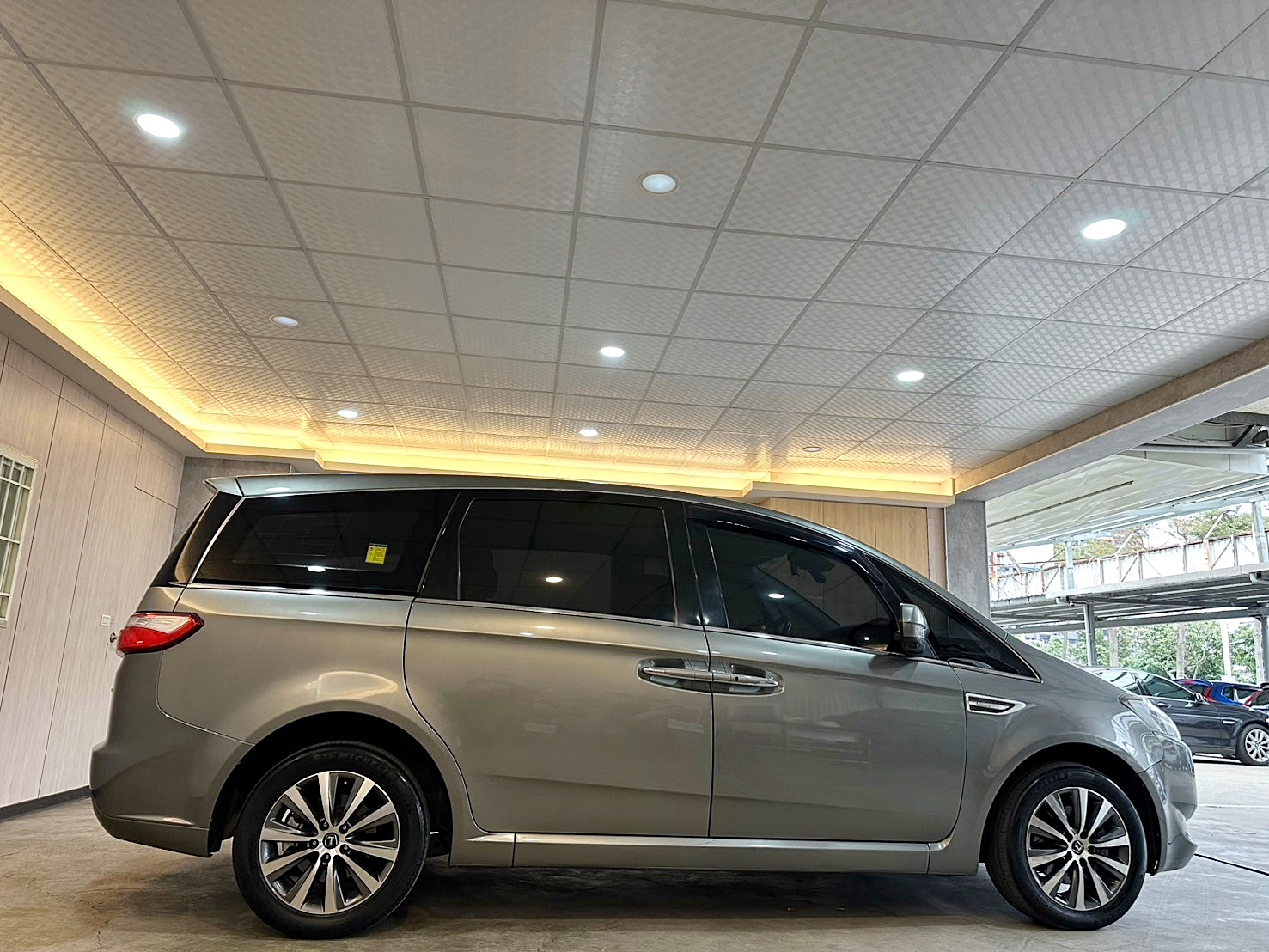 LINE:goodcar888 2014年 Luxgen M7 Turbo 旗艦型 2.2 5速手自排 渦輪增壓 新車價113萬  第2張相片
