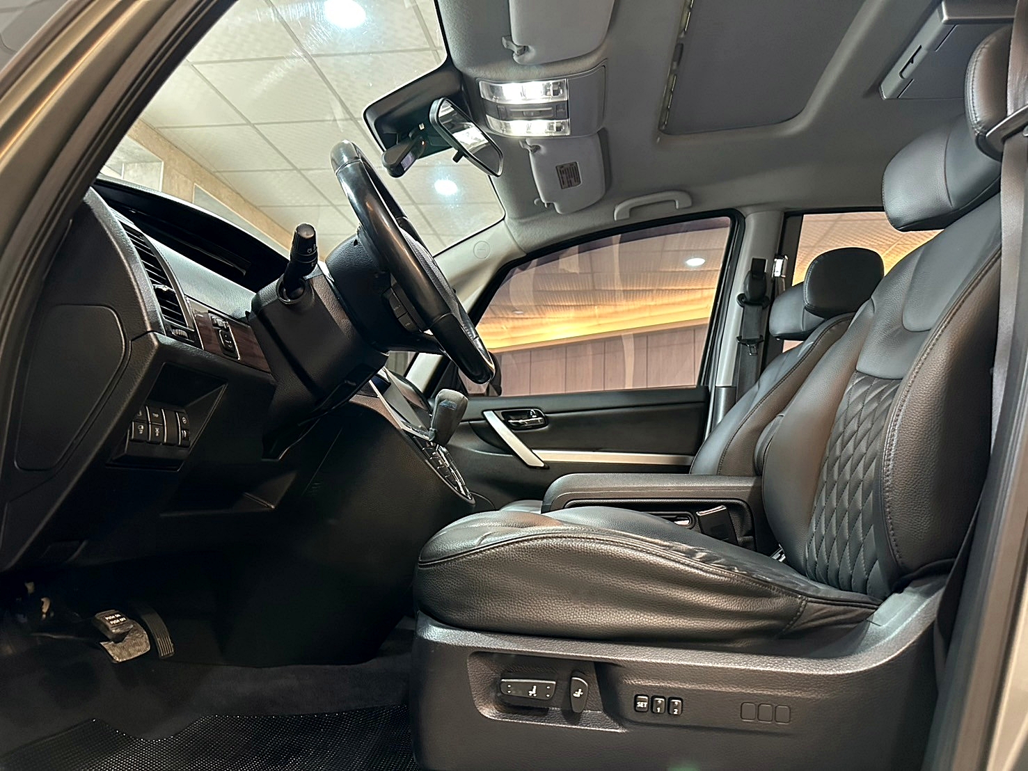 LINE:goodcar888 2014年 Luxgen M7 Turbo 旗艦型 2.2 5速手自排 渦輪增壓 新車價113萬  第3張相片