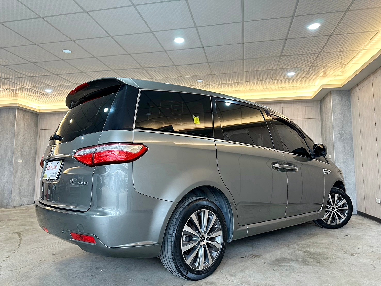LINE:goodcar888 2014年 Luxgen M7 Turbo 旗艦型 2.2 5速手自排 渦輪增壓 新車價113萬  第18張相片
