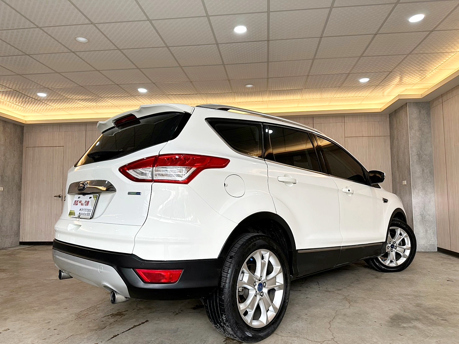 LINE:goodcar888 2016年 Ford Kuga 2.0 旗艦型 4WD 新車價120萬 6速手自排 渦輪增壓  第14張相片