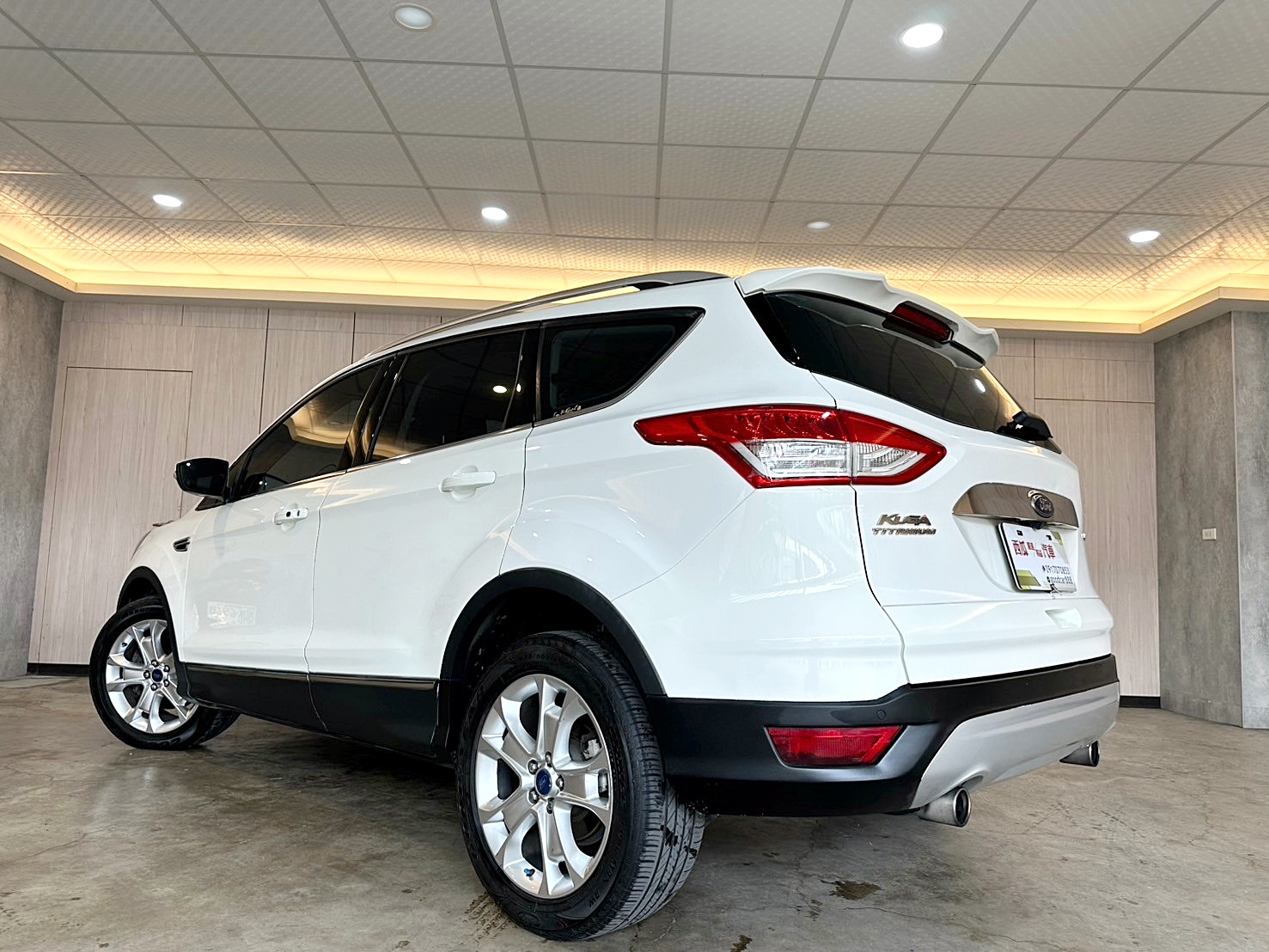 LINE:goodcar888 2016年 Ford Kuga 2.0 旗艦型 4WD 新車價120萬 6速手自排 渦輪增壓  第16張相片