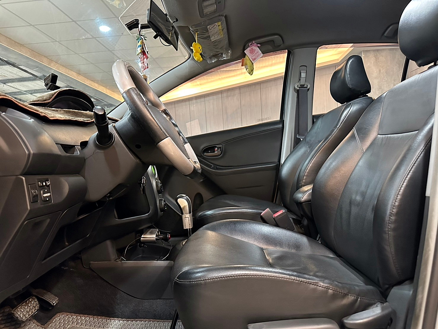 LINE:goodcar888 2010年 Toyota Yaris 1.5 G  第4張相片