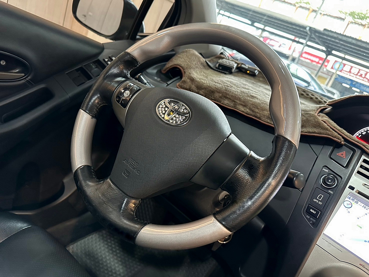 LINE:goodcar888 2010年 Toyota Yaris 1.5 G  第6張相片