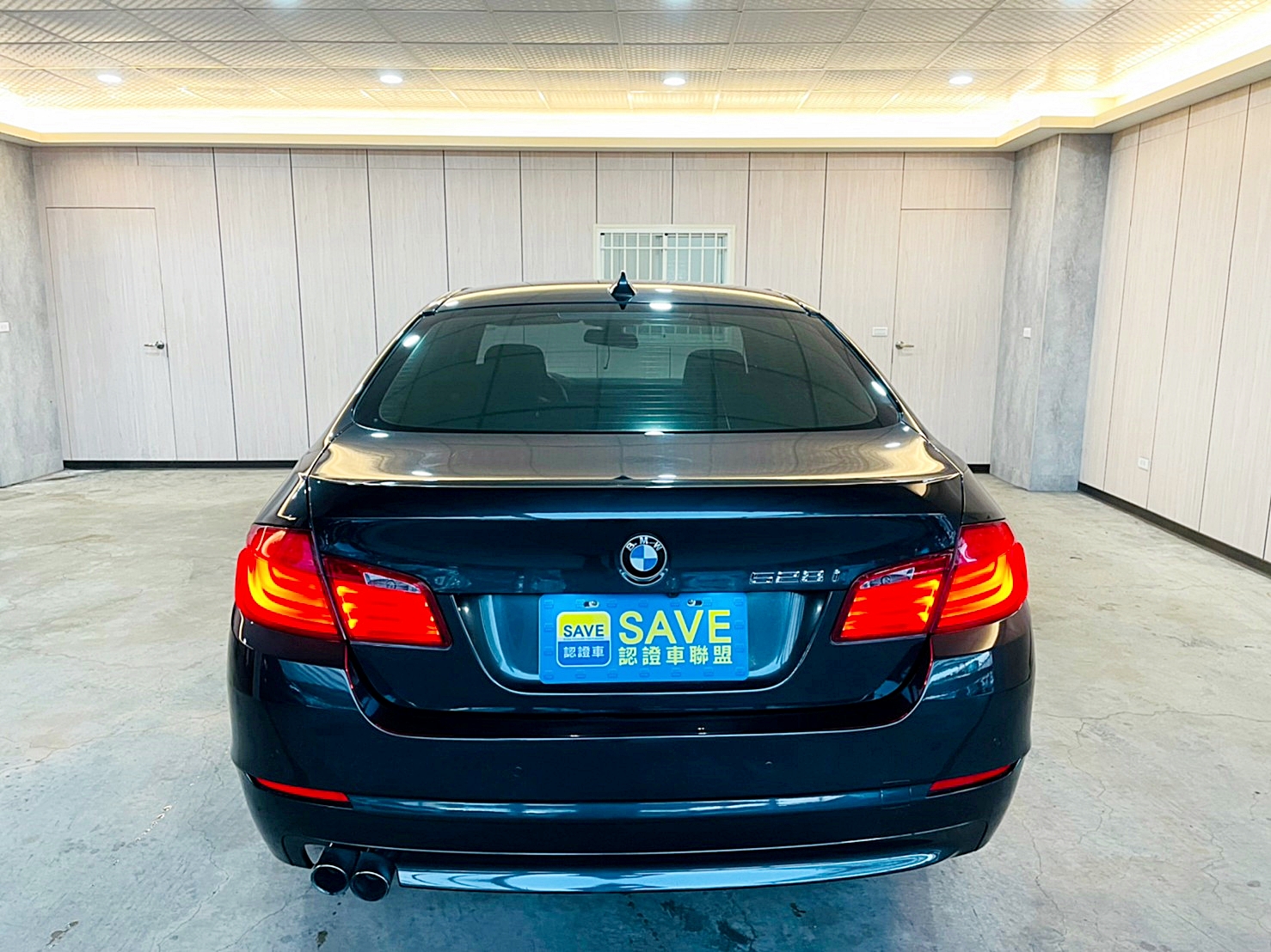 LINE:goodcar888 2010年 BMW 528i 3.0 一手車 僅跑14萬 新車價337萬 8速手自排 自然進氣  第15張相片
