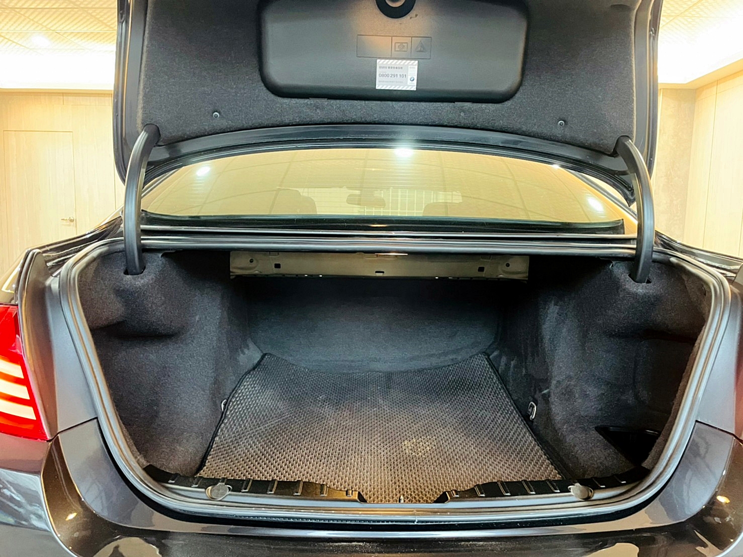 LINE:goodcar888 2010年 BMW 528i 3.0 一手車 僅跑14萬 新車價337萬 8速手自排 自然進氣  第17張相片