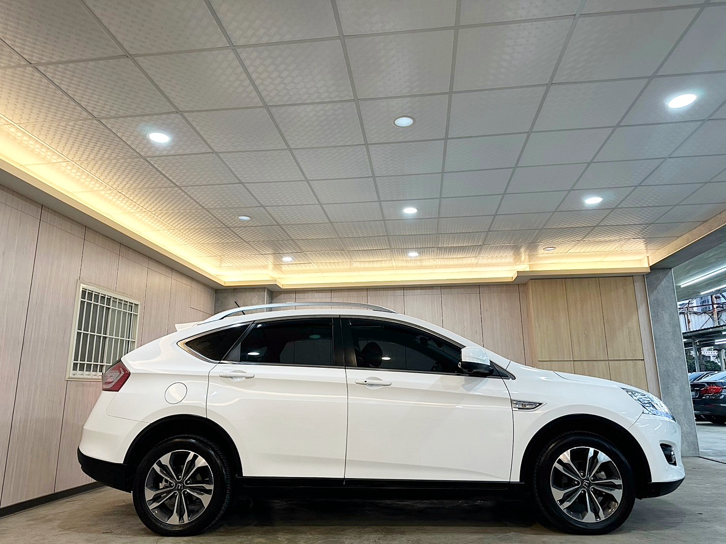 LINE:goodcar888 2014年 Luxgen U6 Turbo 2.0旗艦型 新車價96萬 跑少 僅跑十萬 #原廠保養  第3張相片