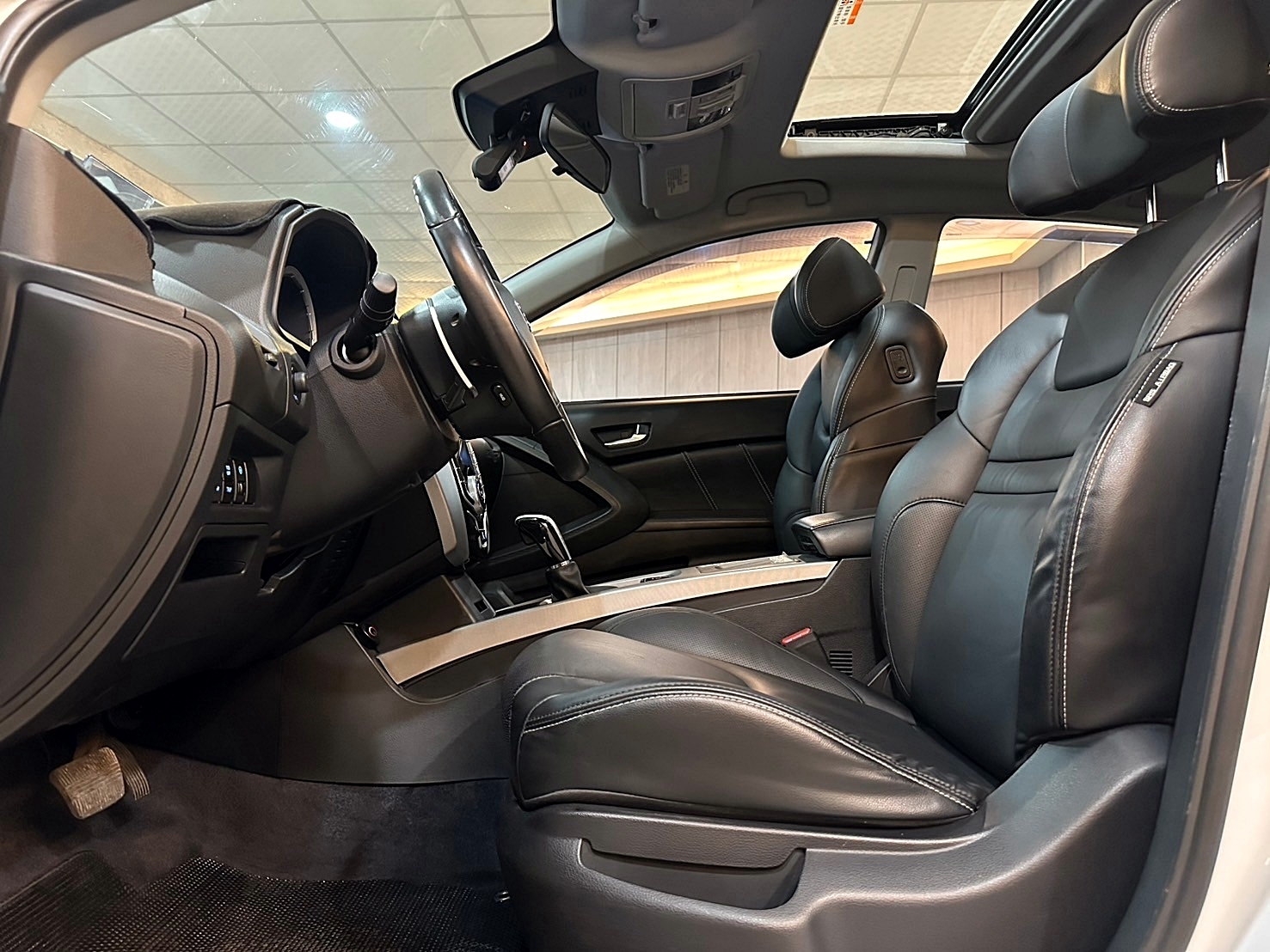 LINE:goodcar888 2014年 Luxgen U6 Turbo 2.0旗艦型 新車價96萬 跑少 僅跑十萬 #原廠保養  第4張相片