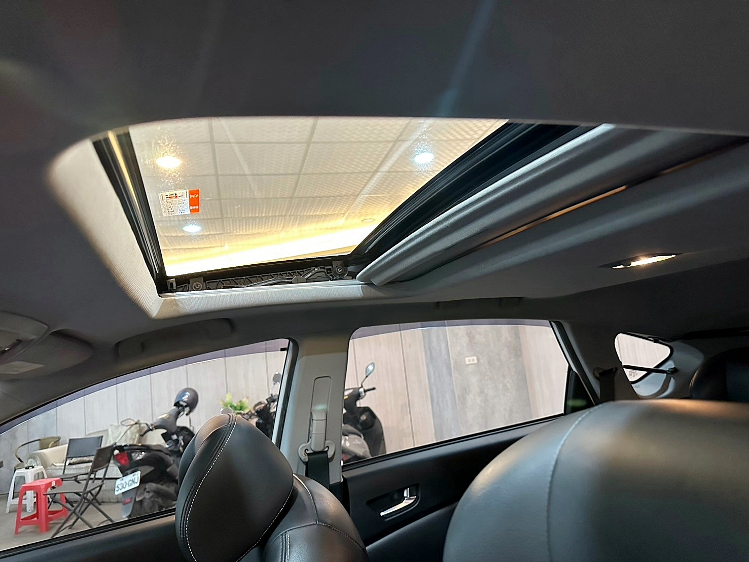 LINE:goodcar888 2014年 Luxgen U6 Turbo 2.0旗艦型 新車價96萬 跑少 僅跑十萬 #原廠保養  第5張相片