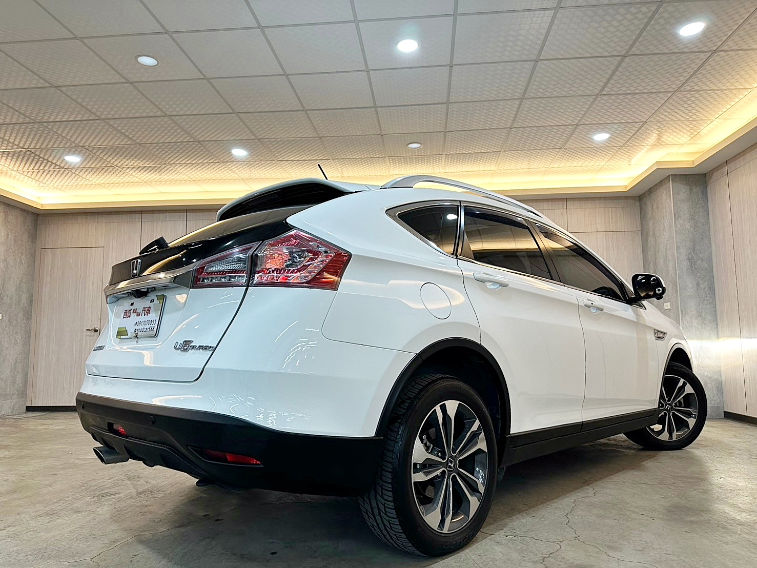 LINE:goodcar888 2014年 Luxgen U6 Turbo 2.0旗艦型 新車價96萬 跑少 僅跑十萬 #原廠保養  第18張相片
