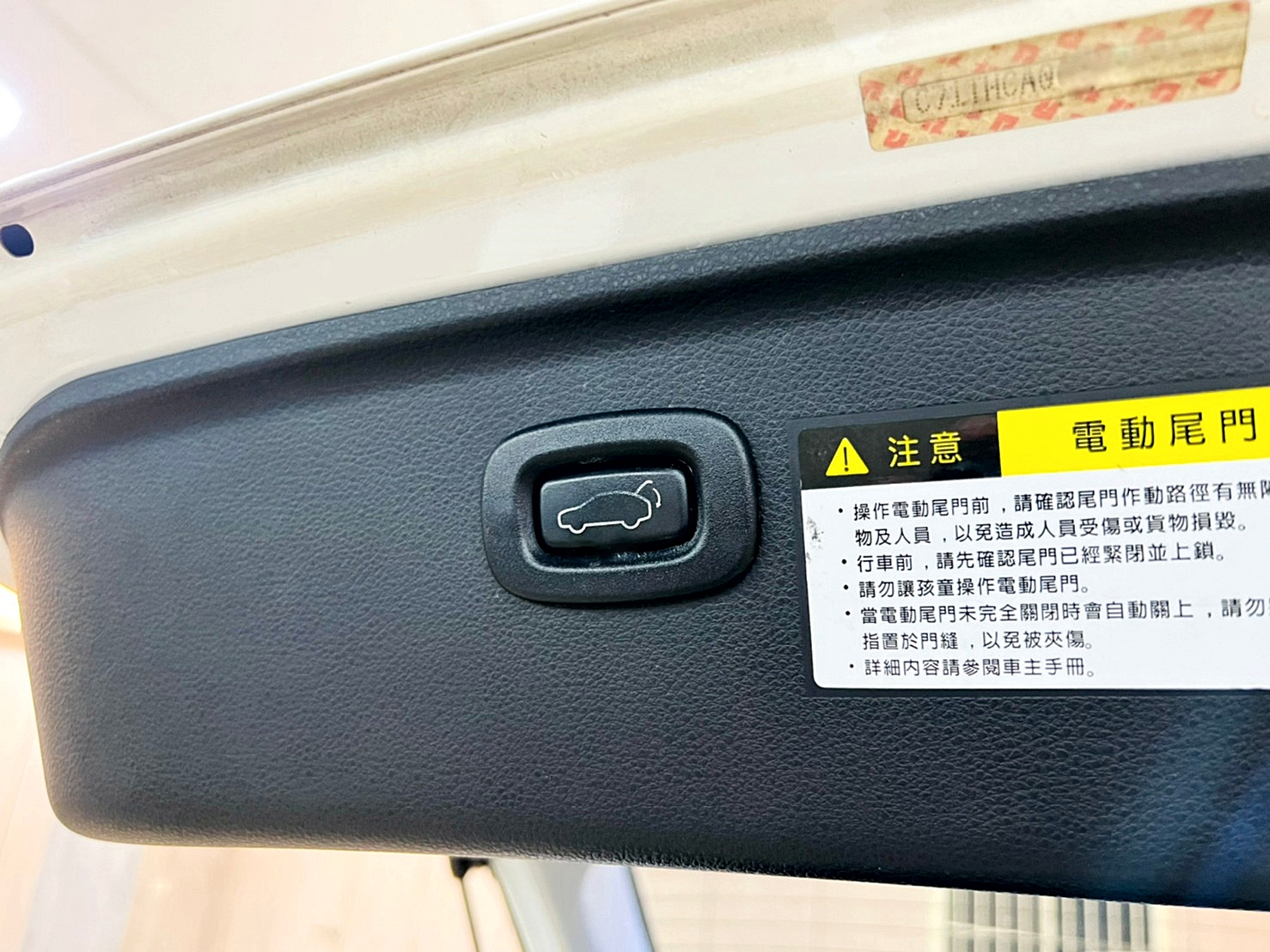 LINE:goodcar888 2014年 Luxgen U6 Turbo 2.0旗艦型 新車價96萬 跑少 僅跑十萬 #原廠保養  第20張相片