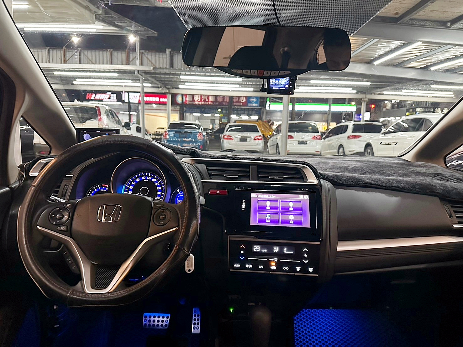 LINE:goodcar888 兩年保固 2015年 Honda Fit 1.5 S 新車價69萬 僅跑11萬 CVT 7速手自排 自然進氣 Michelin輪胎 GARMIN導航  第5張相片