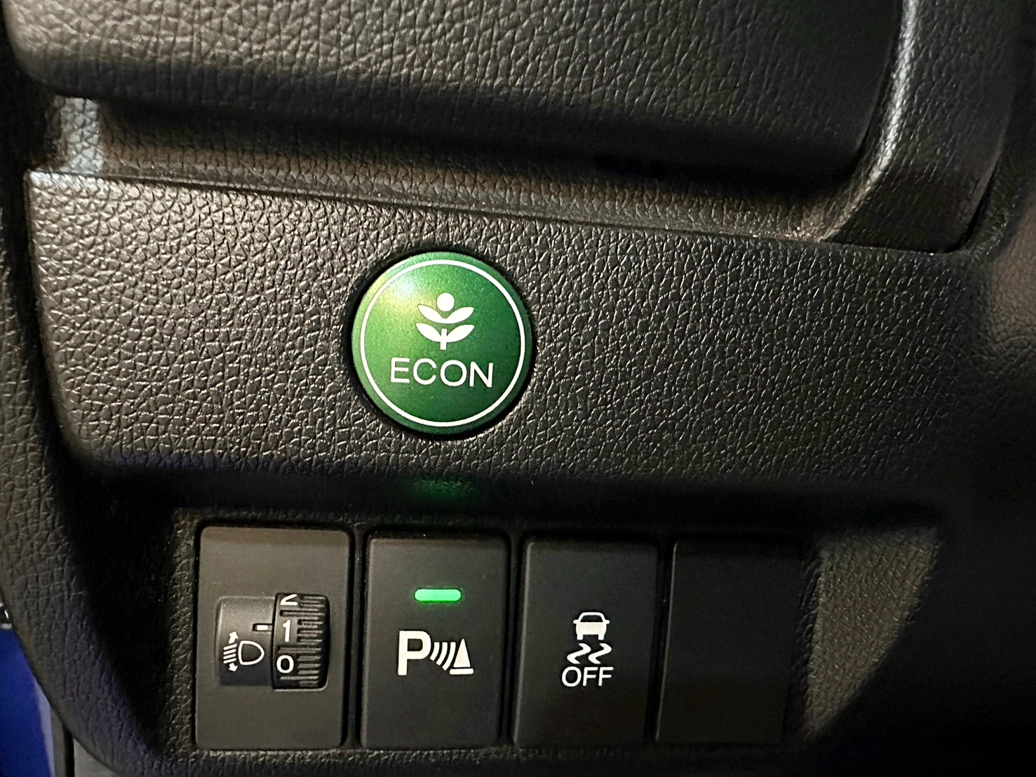 LINE:goodcar888 兩年保固 2015年 Honda Fit 1.5 S 新車價69萬 僅跑11萬 CVT 7速手自排 自然進氣 Michelin輪胎 GARMIN導航  第9張相片