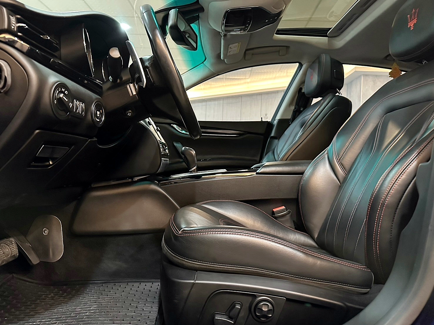 #新車價818萬店面開價99萬 #總代理原廠保養跑少 2015年 Maserati Quattroporte GTS 3.8 僅跑12萬 8速手自排 渦輪增壓 最大馬力530hp 3.8升雙渦輪增壓V8引擎 0~100km/h加速僅需4.7  第5張相片