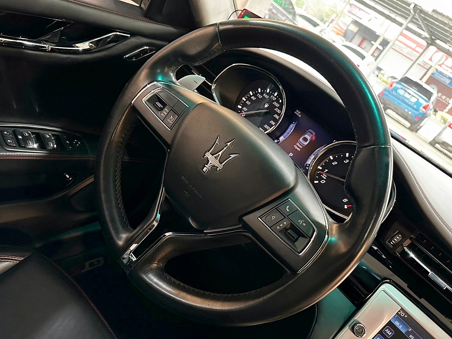 #新車價818萬店面開價99萬 #總代理原廠保養跑少 2015年 Maserati Quattroporte GTS 3.8 僅跑12萬 8速手自排 渦輪增壓 最大馬力530hp 3.8升雙渦輪增壓V8引擎 0~100km/h加速僅需4.7  第8張相片