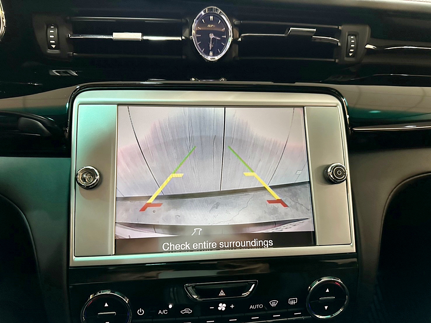 #新車價818萬店面開價99萬 #總代理原廠保養跑少 2015年 Maserati Quattroporte GTS 3.8 僅跑12萬 8速手自排 渦輪增壓 最大馬力530hp 3.8升雙渦輪增壓V8引擎 0~100km/h加速僅需4.7  第11張相片