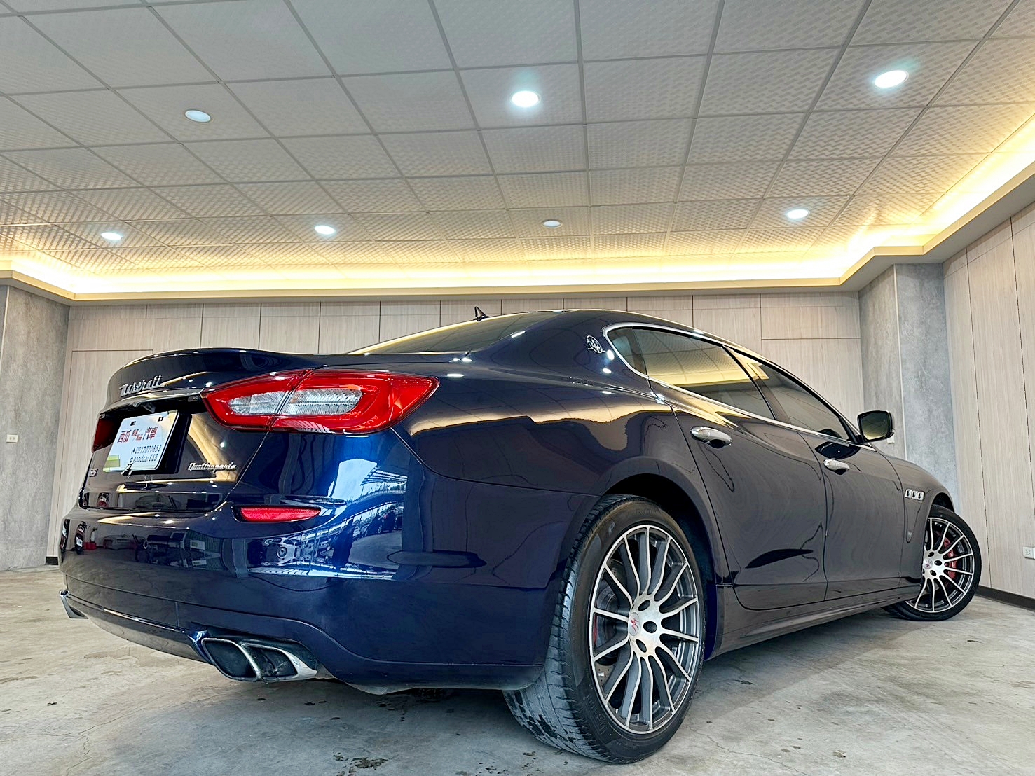 #新車價818萬店面開價99萬 #總代理原廠保養跑少 2015年 Maserati Quattroporte GTS 3.8 僅跑12萬 8速手自排 渦輪增壓 最大馬力530hp 3.8升雙渦輪增壓V8引擎 0~100km/h加速僅需4.7  第15張相片