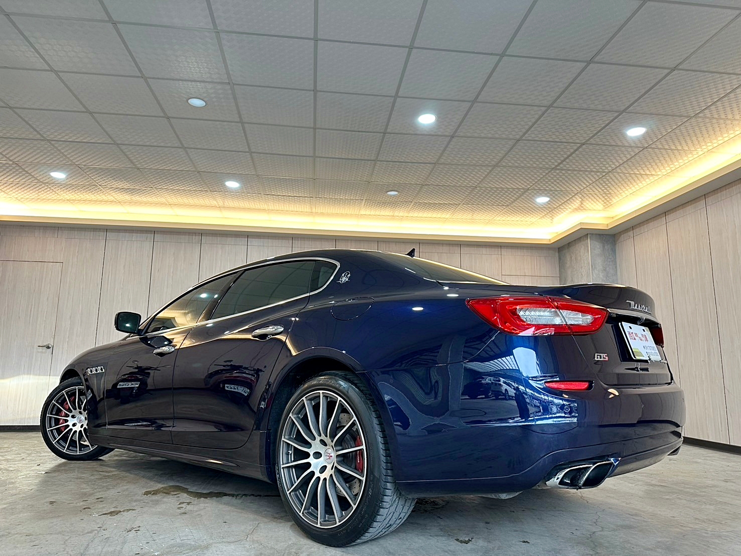 #新車價818萬店面開價99萬 #總代理原廠保養跑少 2015年 Maserati Quattroporte GTS 3.8 僅跑12萬 8速手自排 渦輪增壓 最大馬力530hp 3.8升雙渦輪增壓V8引擎 0~100km/h加速僅需4.7  第17張相片