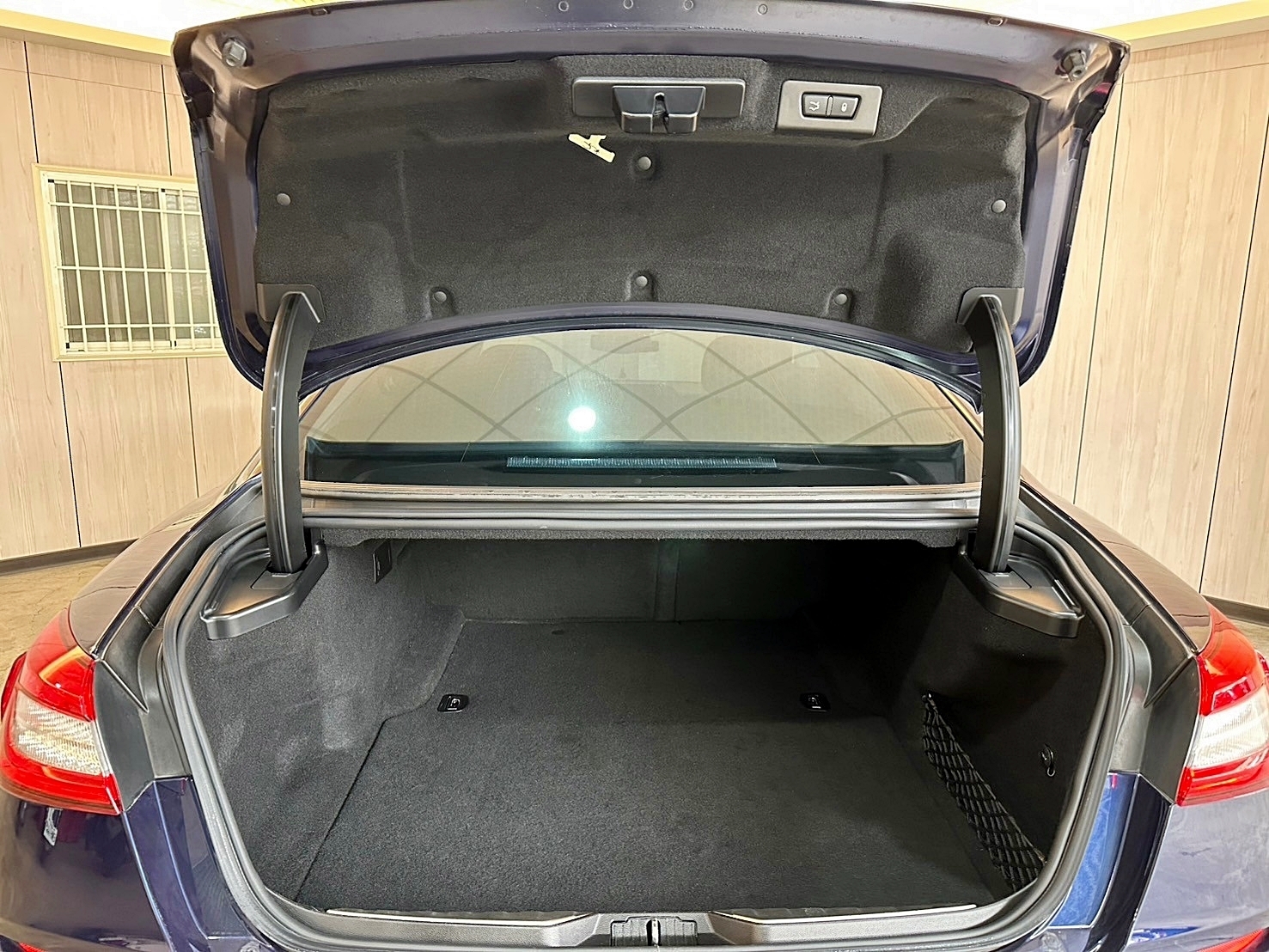 #新車價818萬店面開價99萬 #總代理原廠保養跑少 2015年 Maserati Quattroporte GTS 3.8 僅跑12萬 8速手自排 渦輪增壓 最大馬力530hp 3.8升雙渦輪增壓V8引擎 0~100km/h加速僅需4.7  第19張相片