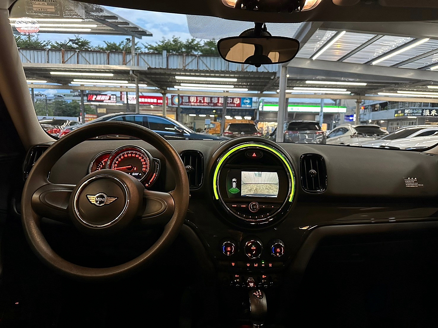 LINE:goodcar888 2018年 Mini Cooper Countryman 1.5 6速手自排 渦輪增壓 升級18吋鋁圈(Michelin輪胎)  第6張相片
