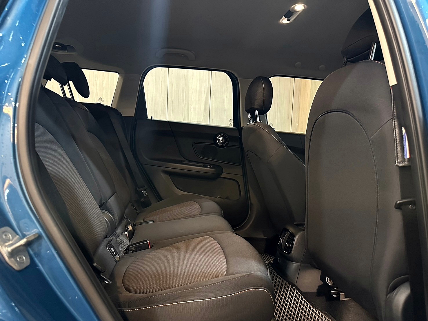 LINE:goodcar888 2018年 Mini Cooper Countryman 1.5 6速手自排 渦輪增壓 升級18吋鋁圈(Michelin輪胎)  第14張相片