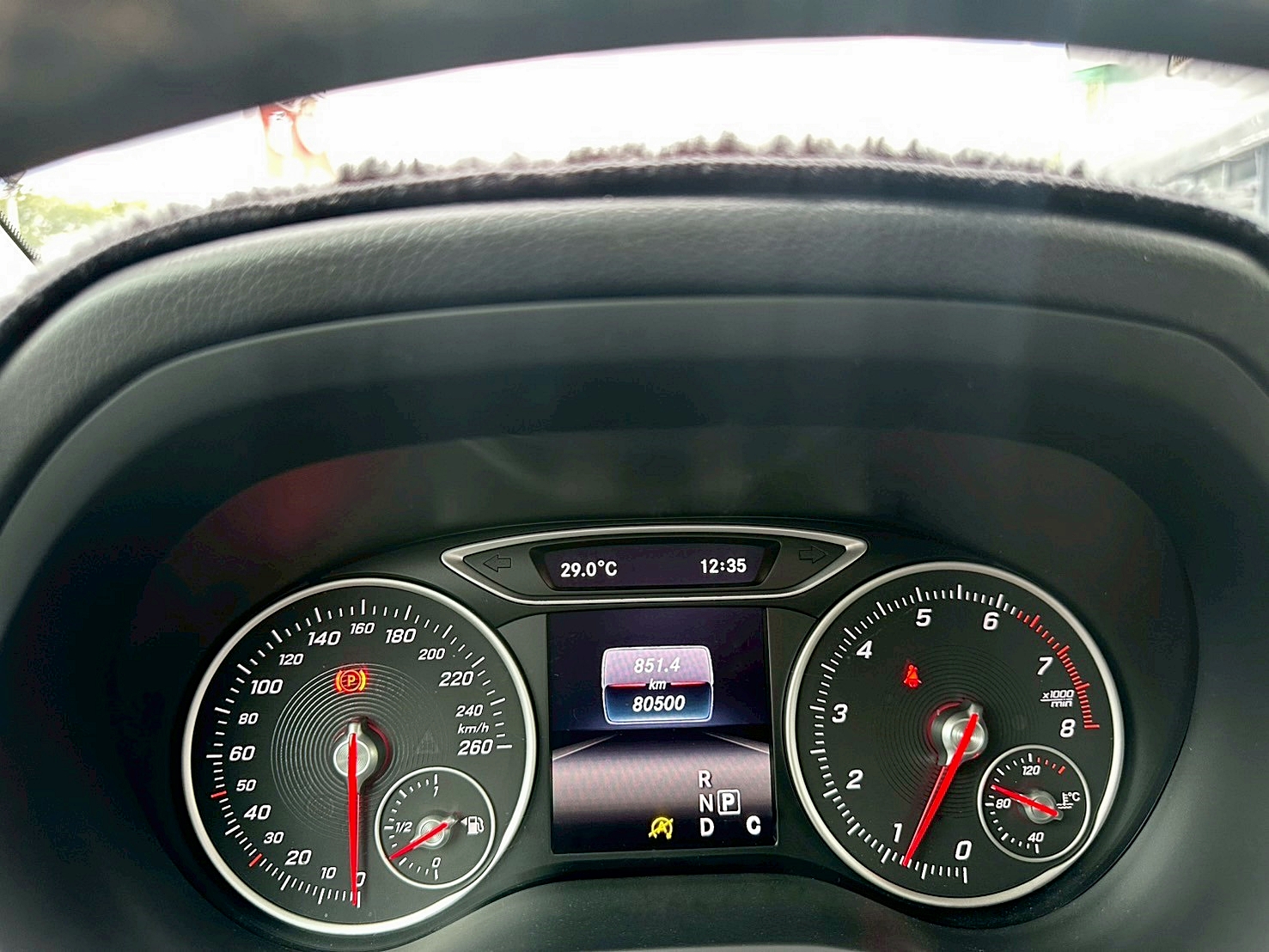 實車比照片更美 車況包滿意 可全貸 2016年 BENZ B180 1.6 新車價156萬 僅跑八萬  第18張相片