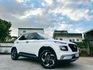 2023年 Hyundai Venue 1.6懷特黑B&W CVT 8速手自排 自然進氣 最頂級 跑四萬  第7張縮圖