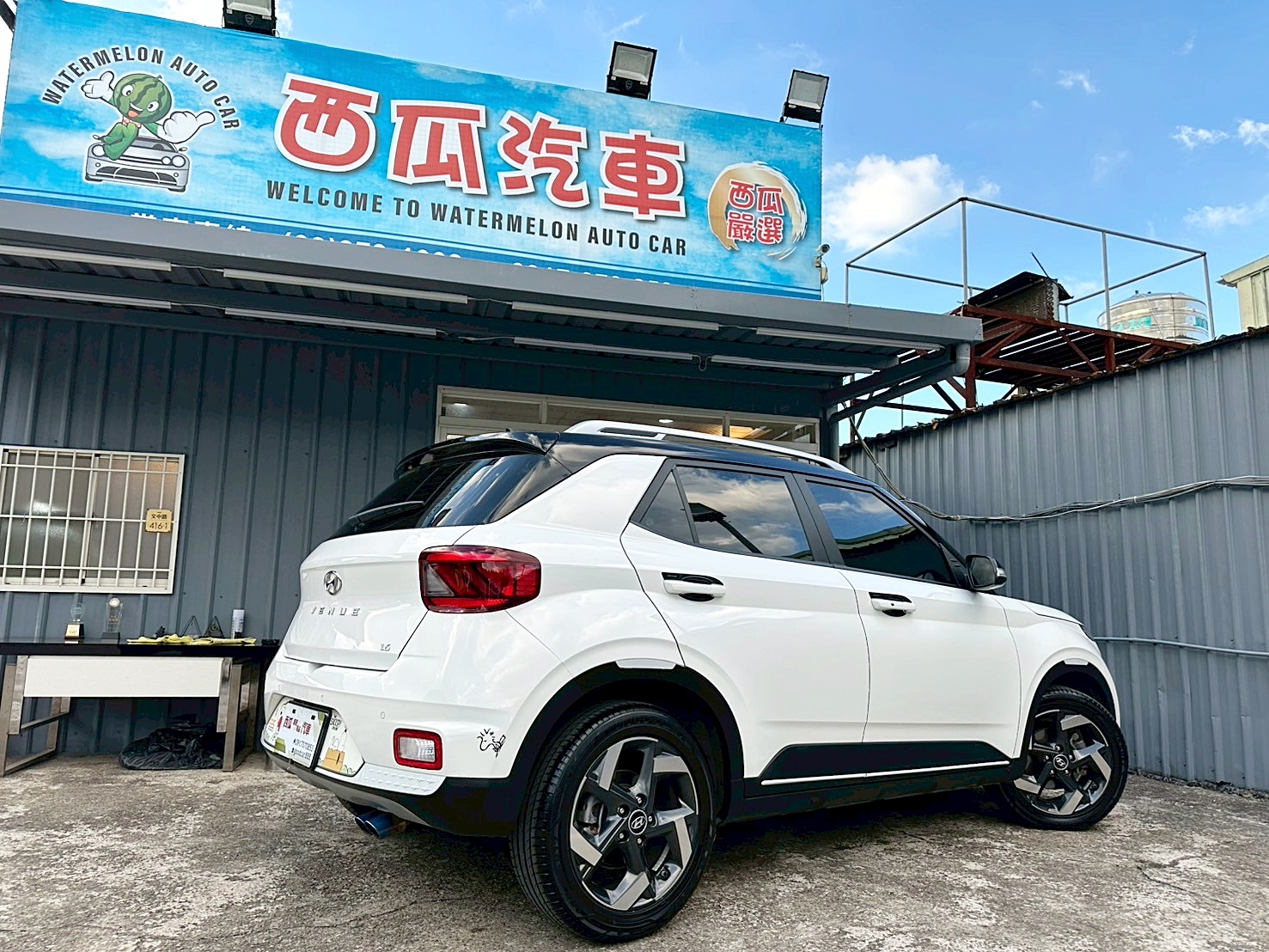 2023年 Hyundai Venue 1.6懷特黑B&W CVT 8速手自排 自然進氣 最頂級 跑四萬  第16張相片