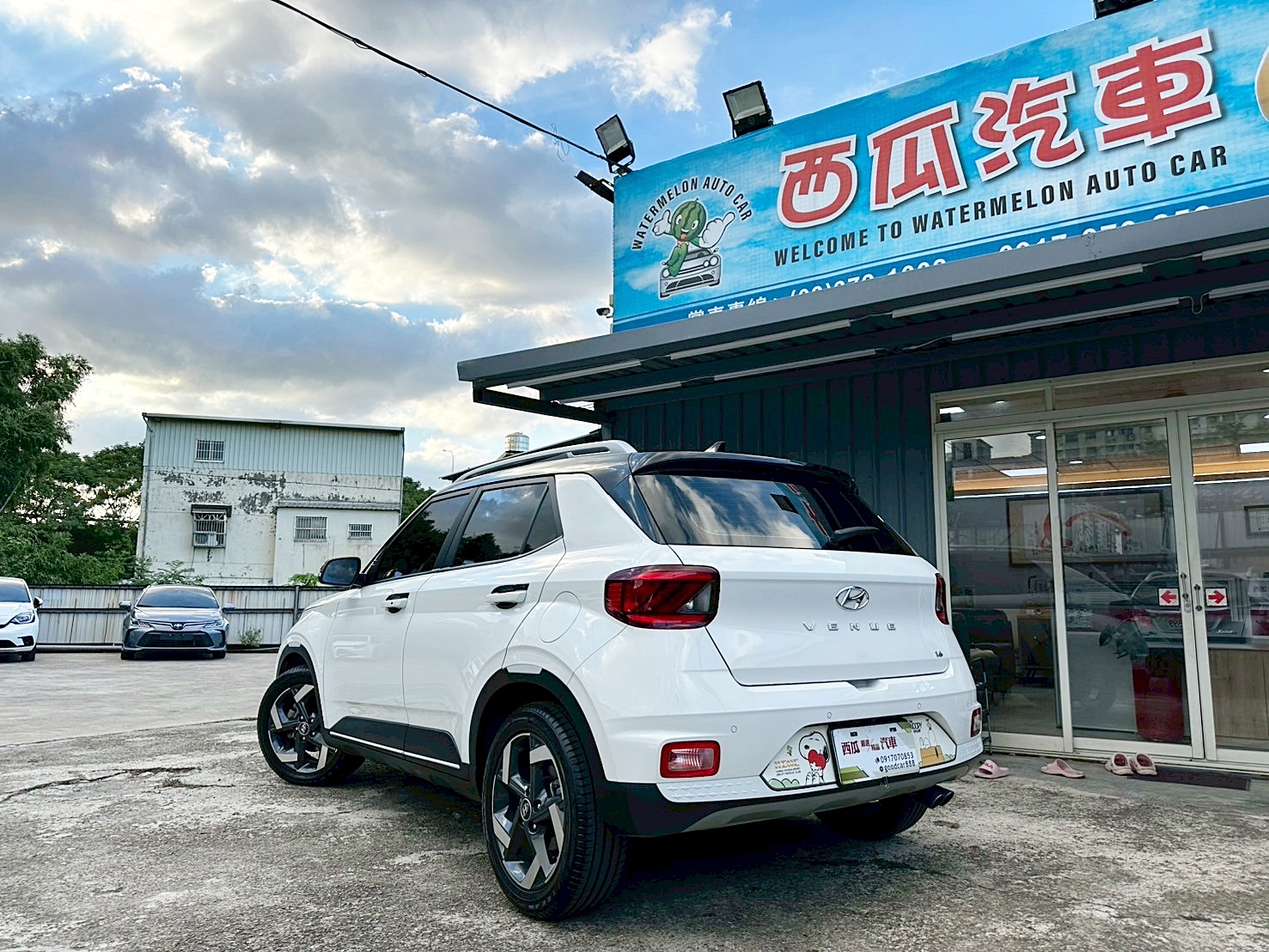 2023年 Hyundai Venue 1.6懷特黑B&W CVT 8速手自排 自然進氣 最頂級 跑四萬  第19張相片