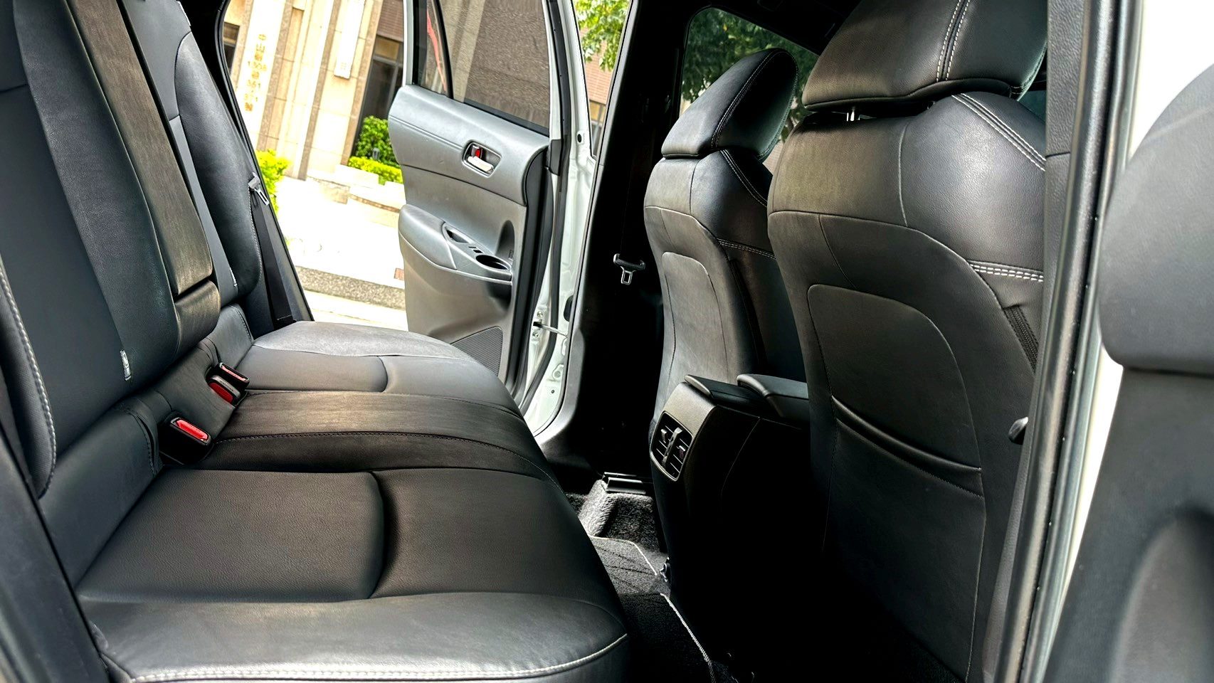 2024年 Toyota Corolla Cross 1.8豪華 僅跑1.9萬 原廠保固中  第10張相片