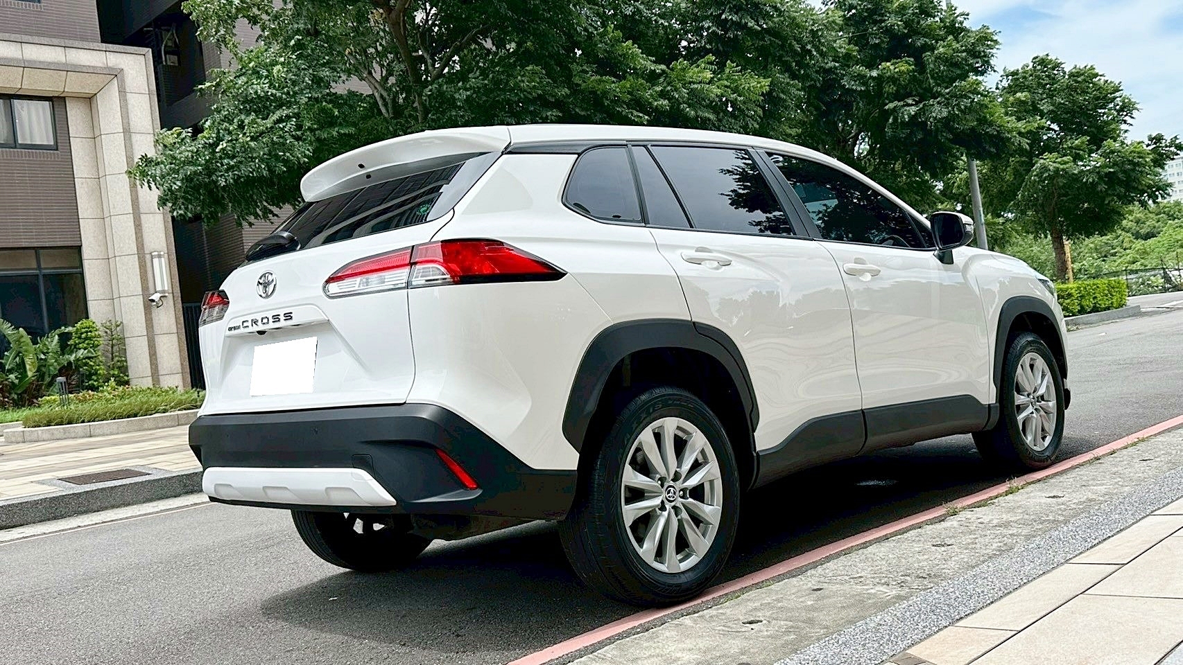 2024年 Toyota Corolla Cross 1.8豪華 僅跑1.9萬 原廠保固中  第12張相片