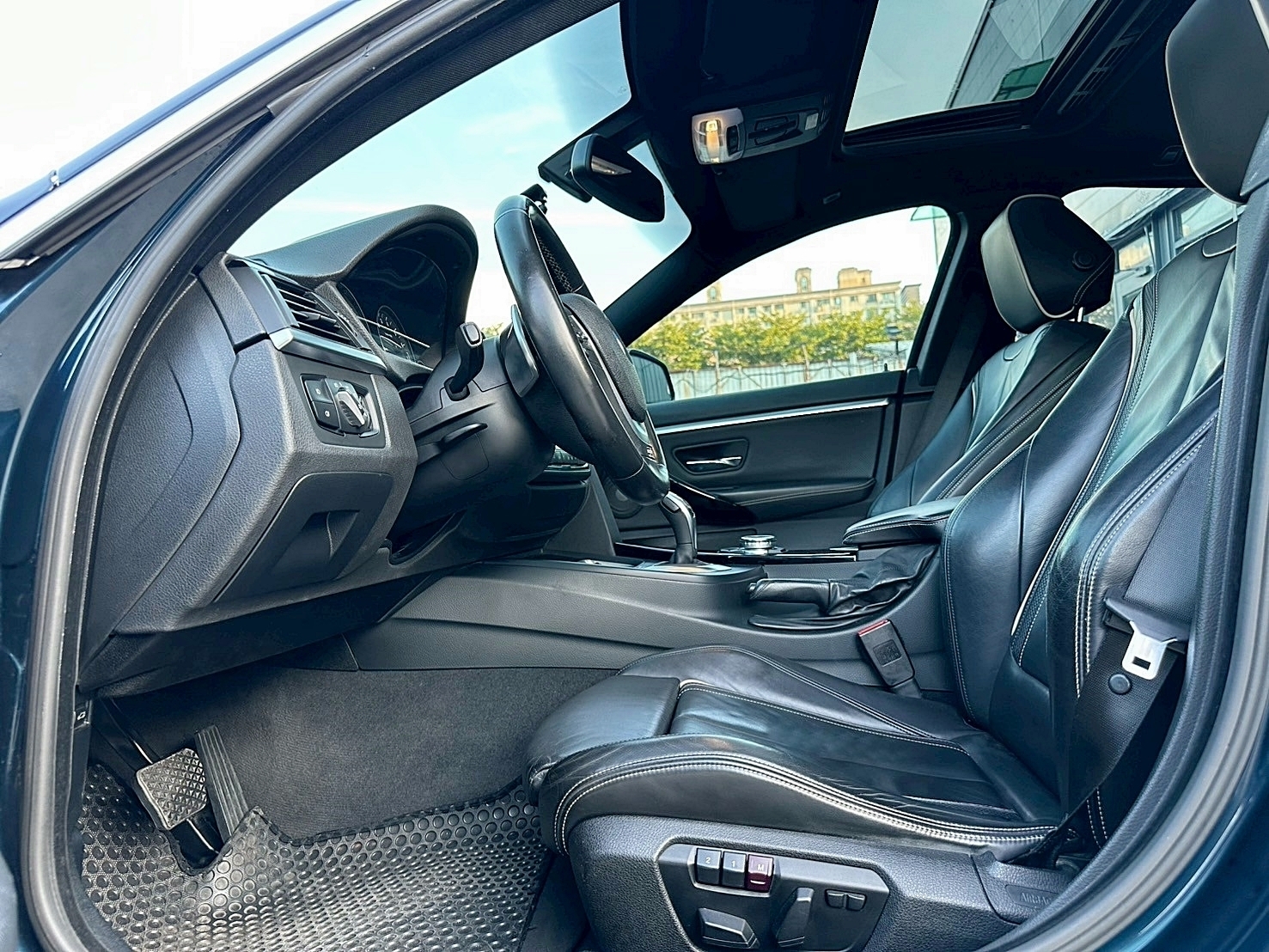 2014年 BMW 428i 2.0 Gran Coupe Modern Line 新車價276萬 8速手自排 渦輪增壓 LED日行燈  HID氙氣頭燈   第4張相片