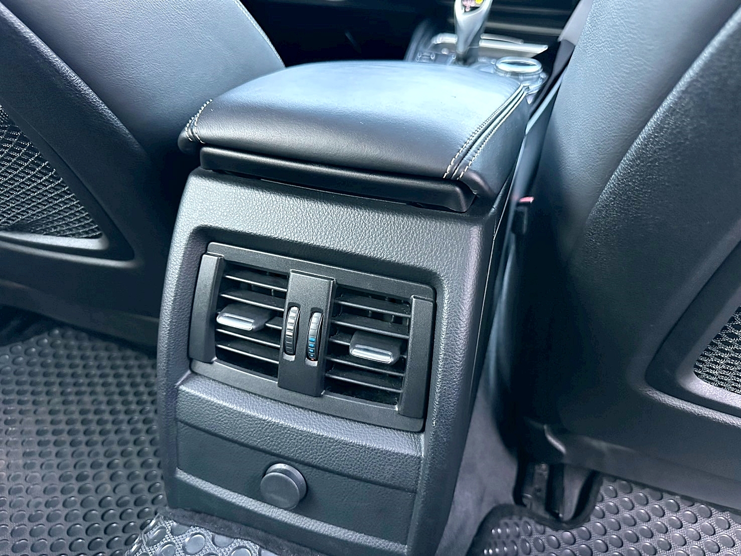 2014年 BMW 428i 2.0 Gran Coupe Modern Line 新車價276萬 8速手自排 渦輪增壓 LED日行燈  HID氙氣頭燈   第14張相片