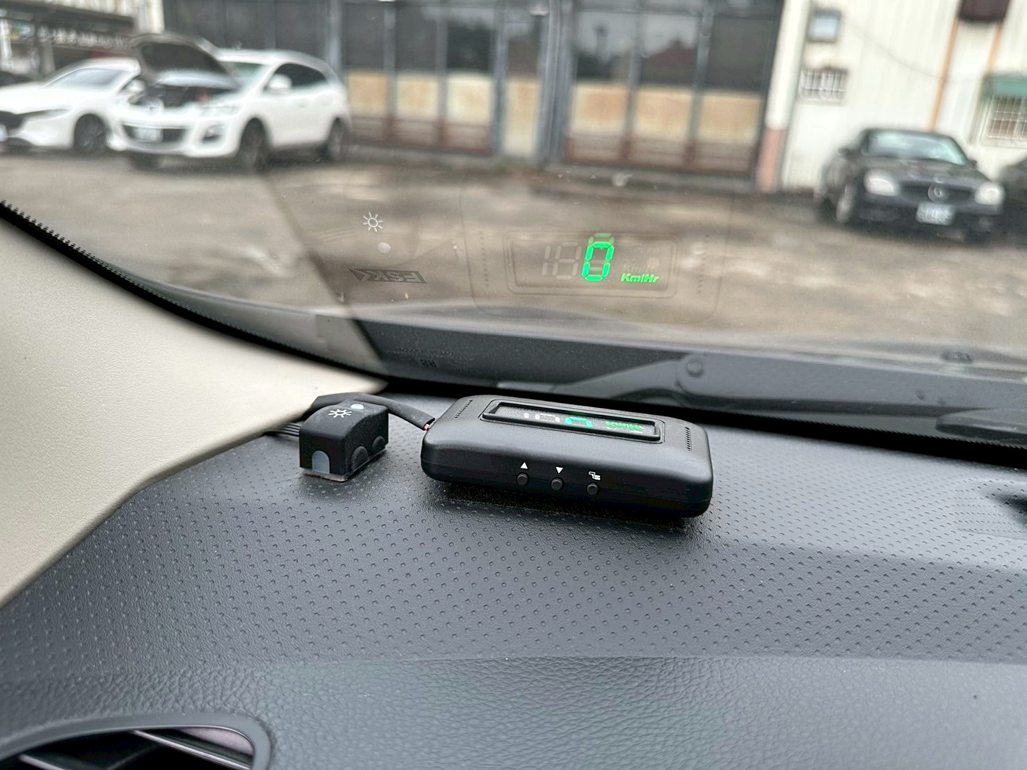 跑少 兩年保固 2016年 Nissan Livina 1.6豪華版 原廠保養 僅跑六萬 CVT無段變速 自然進氣  第7張相片