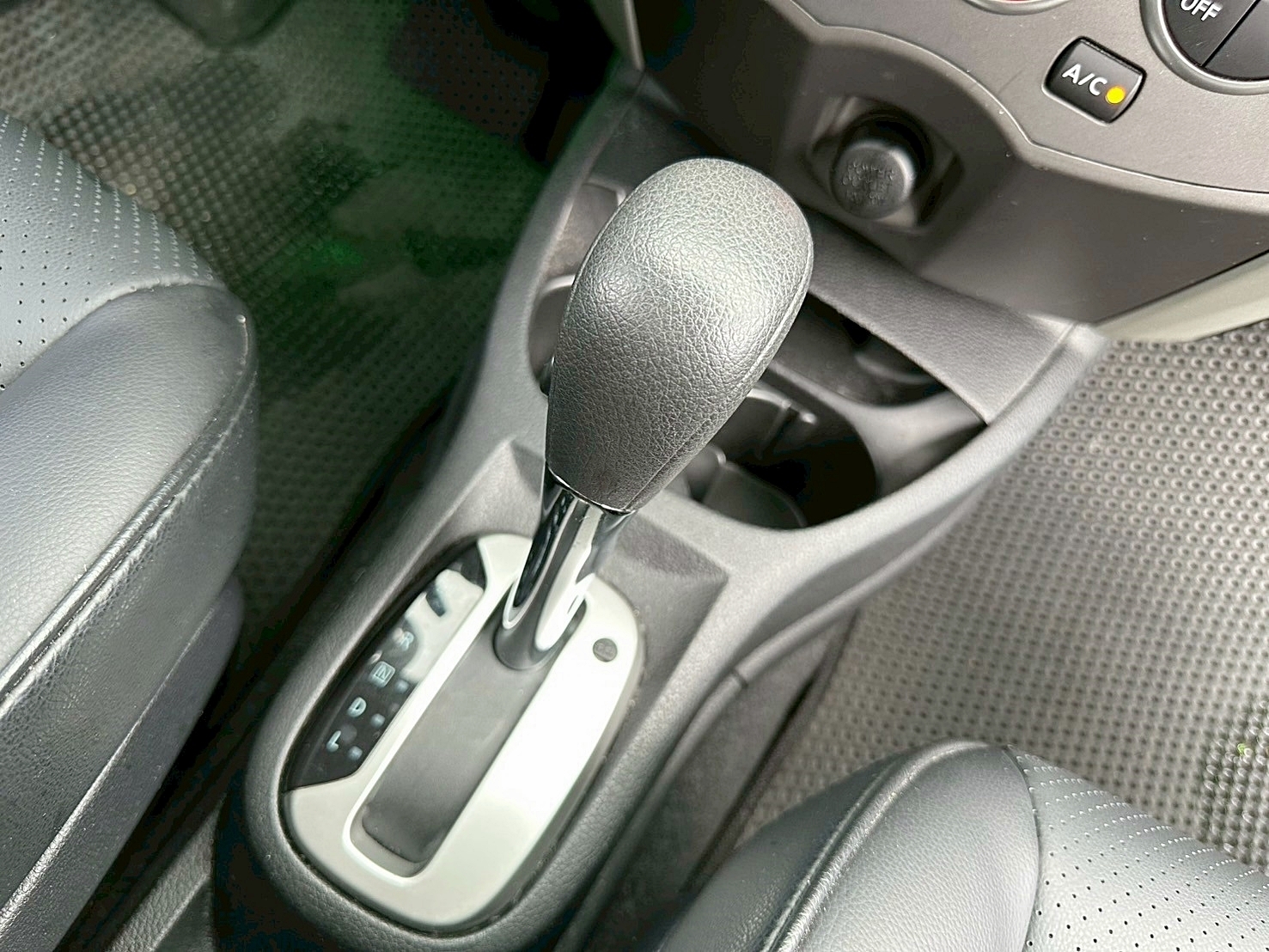 跑少 兩年保固 2016年 Nissan Livina 1.6豪華版 原廠保養 僅跑六萬 CVT無段變速 自然進氣  第15張相片