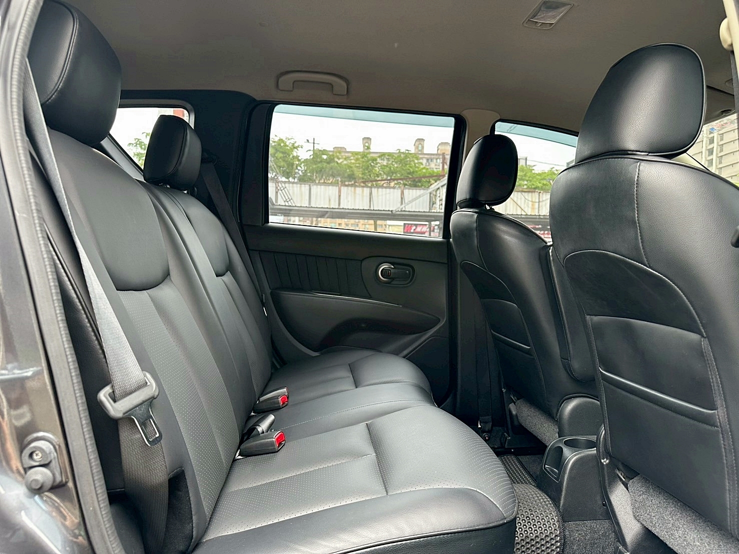 跑少 兩年保固 2016年 Nissan Livina 1.6豪華版 原廠保養 僅跑六萬 CVT無段變速 自然進氣  第16張相片