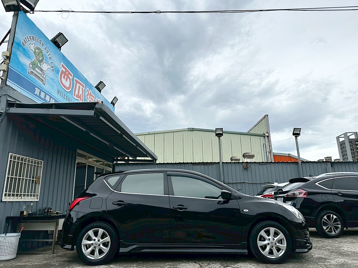 頂級 兩年保固 2016年 Nissan Tiida 5D 豪華影音版 CVT無段變速 自然進氣 電子式後視鏡 大螢幕安卓機 I-KEY免鑰匙啟動  第2張相片