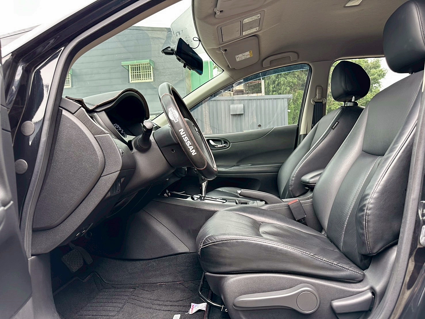 頂級 兩年保固 2016年 Nissan Tiida 5D 豪華影音版 CVT無段變速 自然進氣 電子式後視鏡 大螢幕安卓機 I-KEY免鑰匙啟動  第3張相片