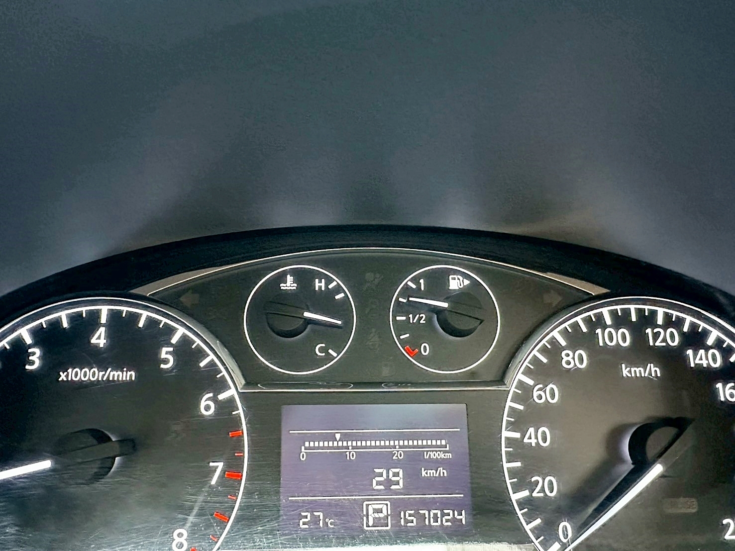 頂級 兩年保固 2016年 Nissan Tiida 5D 豪華影音版 CVT無段變速 自然進氣 電子式後視鏡 大螢幕安卓機 I-KEY免鑰匙啟動  第6張相片