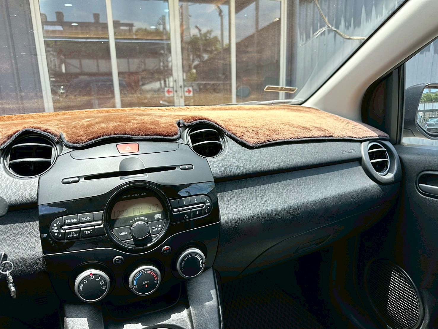 2013年 Mazda 2 1.5 頂級型 日本原裝進口 新車價70萬 僅跑十萬 一年僅跑八千公里  第11張相片