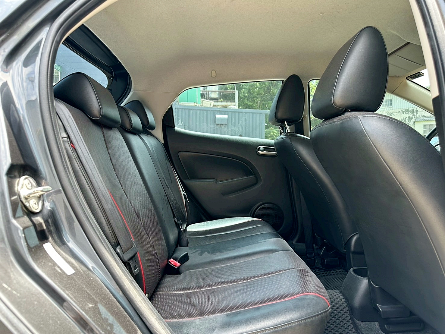 2013年 Mazda 2 1.5 頂級型 日本原裝進口 新車價70萬 僅跑十萬 一年僅跑八千公里  第12張相片