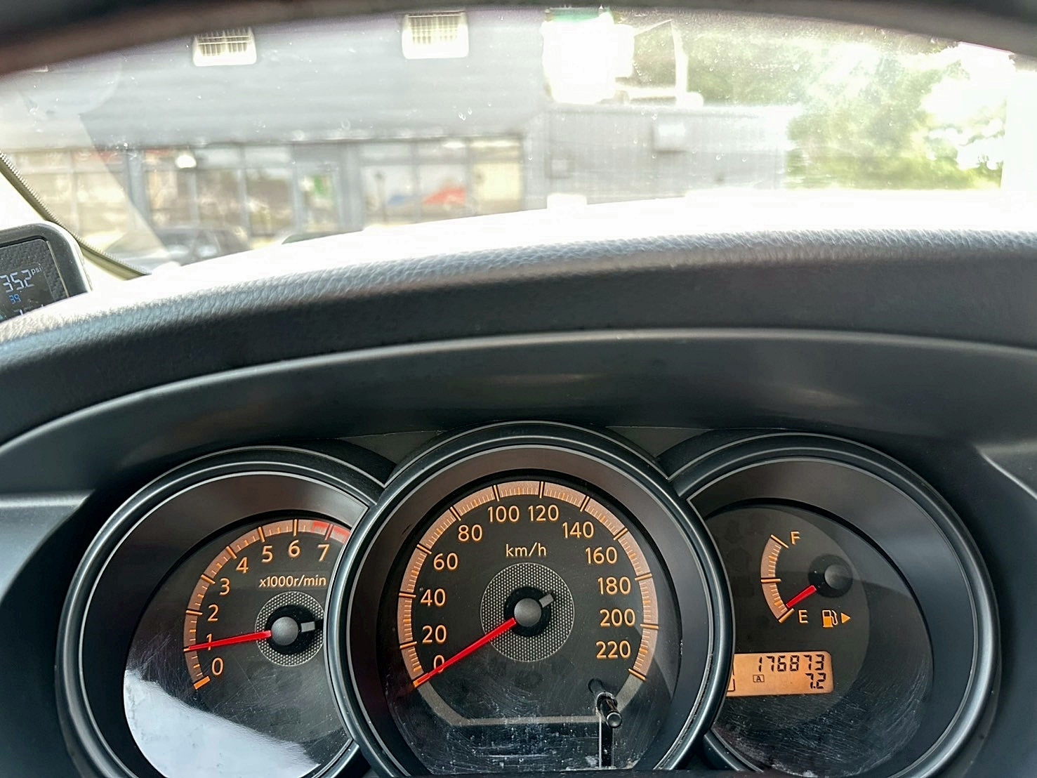 認證車一年保固 2013年 Nissan Livina 1.6 S 4速自排 自然進氣 最高一公升可跑19.5km/ltr  第9張相片