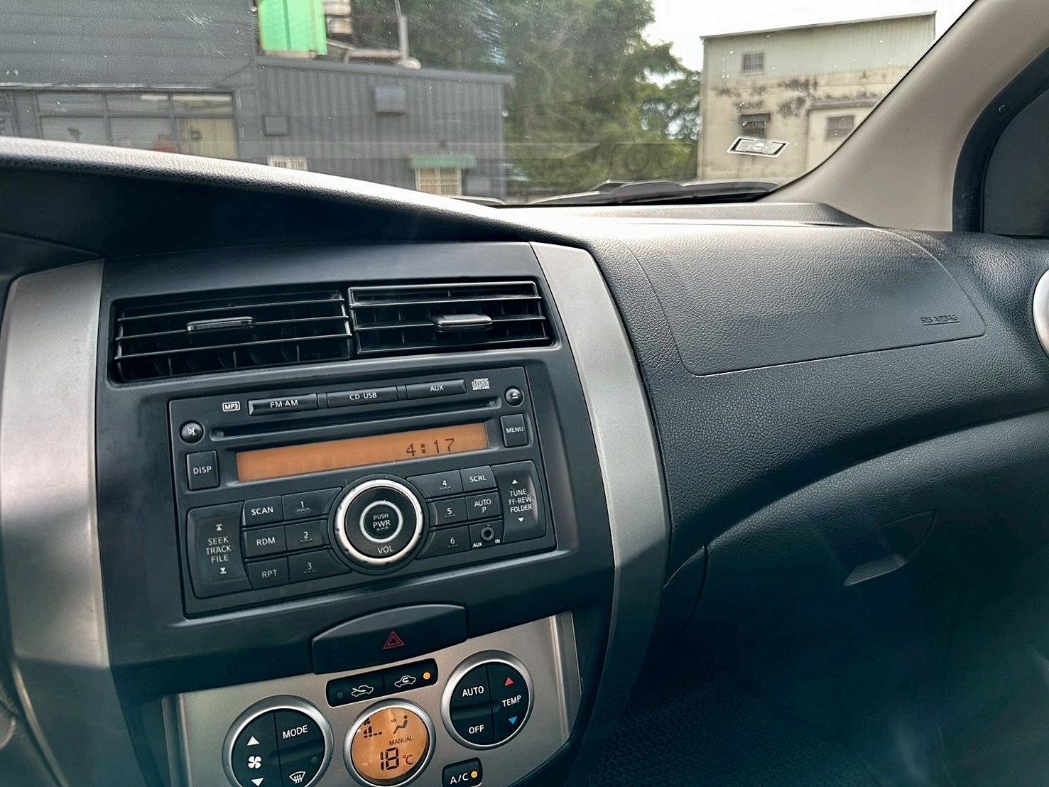 認證車一年保固 2013年 Nissan Livina 1.6 S 4速自排 自然進氣 最高一公升可跑19.5km/ltr  第10張相片