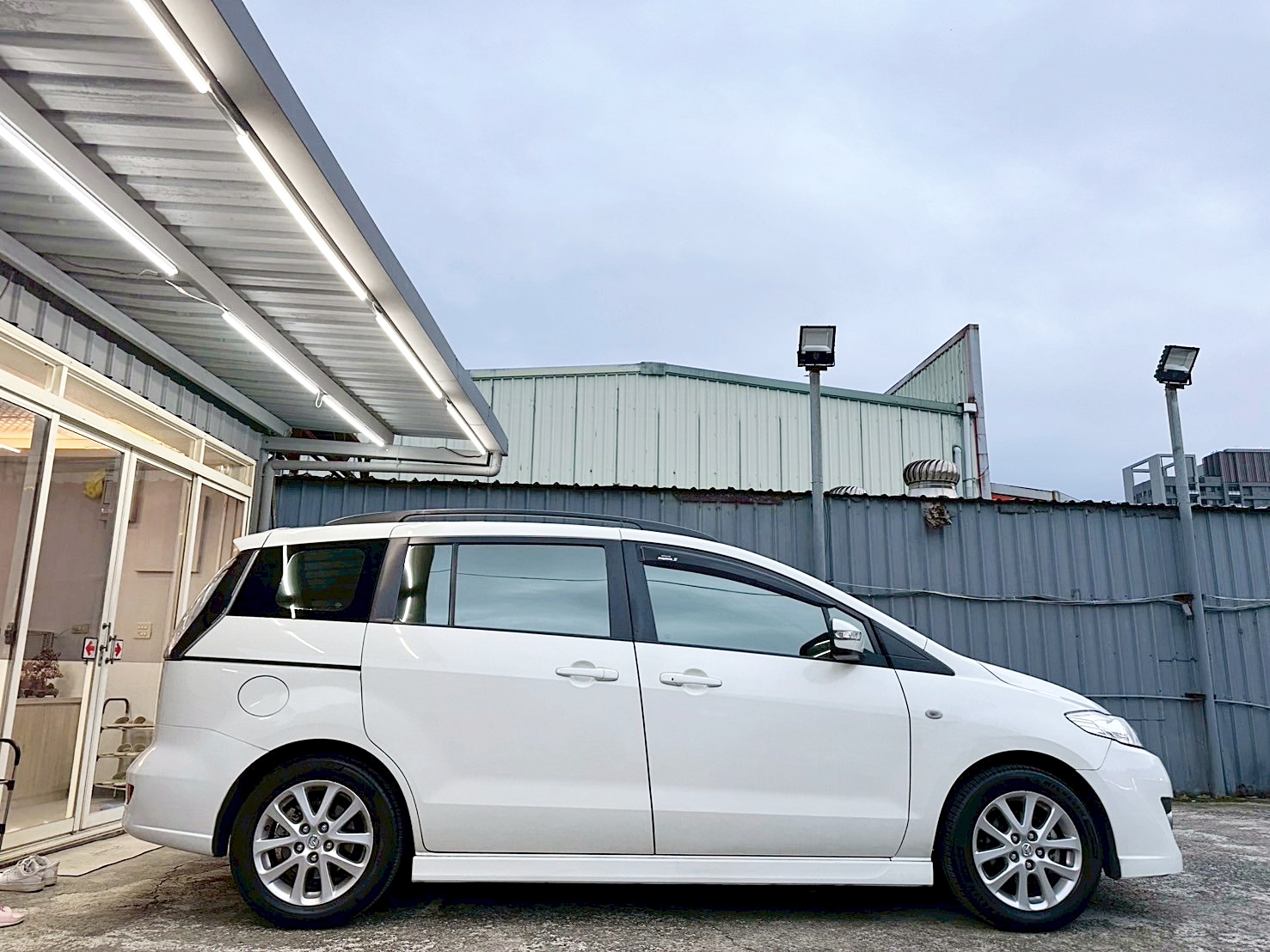 最頂級 雙電動滑門 2009年 Mazda 5 七人座頂級型 原廠保養 僅跑16萬 Michelin輪胎  第8張相片