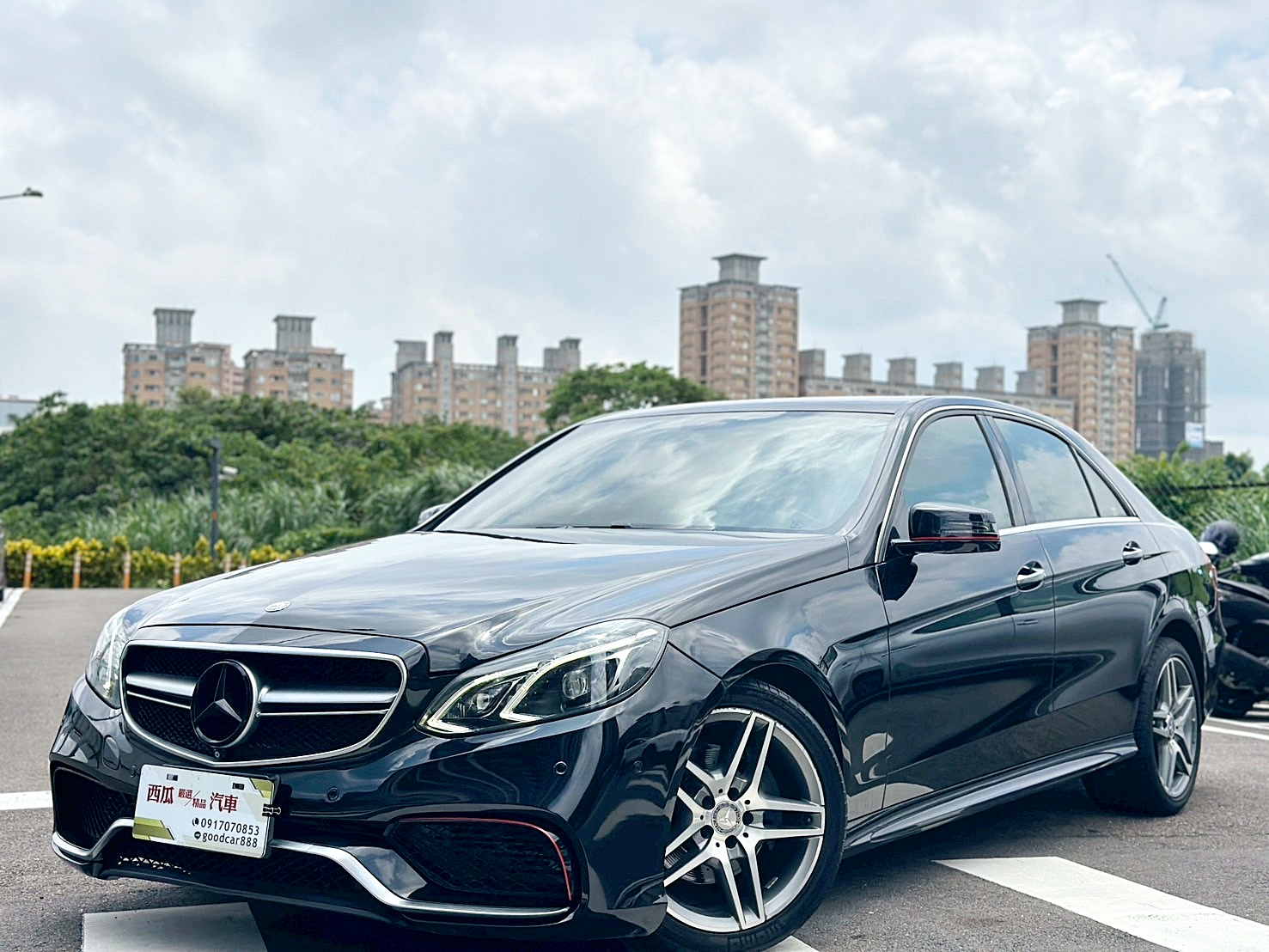 正AMG稀有釋出 2015年 Benz E250 Elegance AMG 2.0 新車價321萬 7速手自排 渦輪增壓 摸門 360環景影像  第1張相片